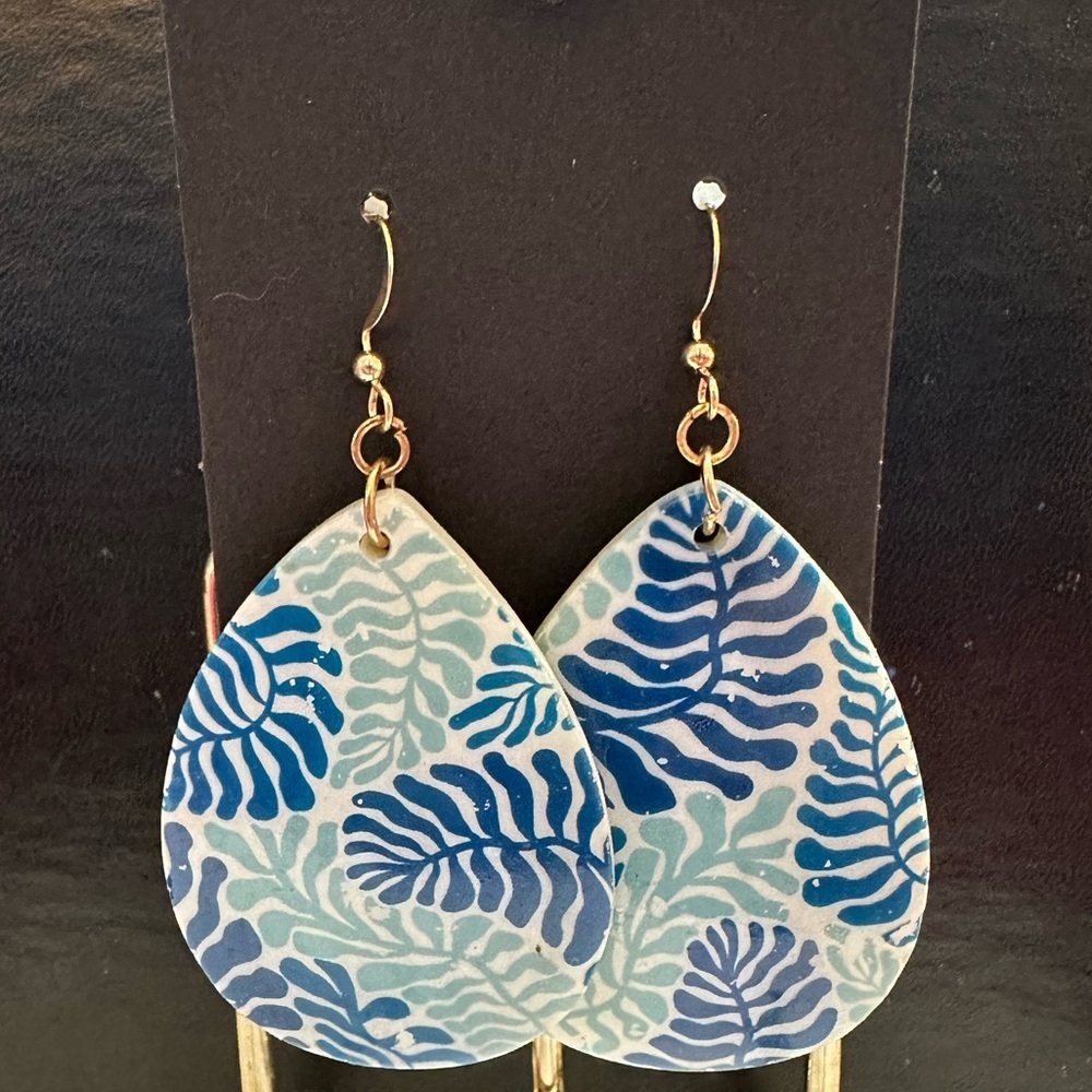 Blue Tropical Shell Earrings - Picture 4 of 4